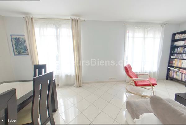 Maison 92 m2-3 chambres-1 bureau-jardin 300 m2