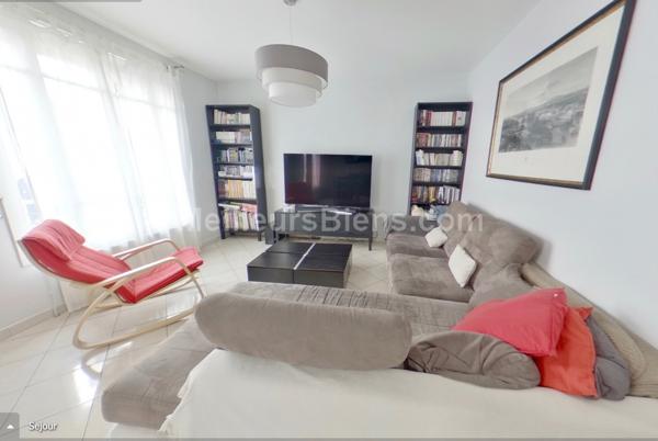 Maison 92 m2-3 chambres-1 bureau-jardin 300 m2