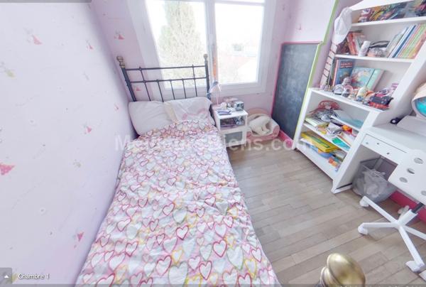 Maison 92 m2-3 chambres-1 bureau-jardin 300 m2