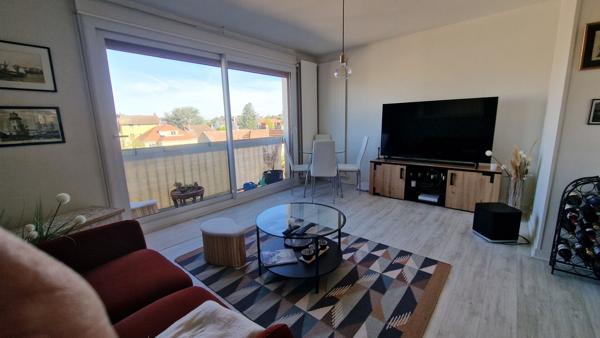 Appartement F3 à Mantes La Jolie 2 ch, balcon, parking et cave