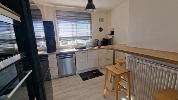 Appartement F3 à Mantes La Jolie 2 ch, balcon, parking et cave