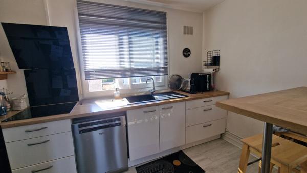 Appartement F3 à Mantes La Jolie 2 ch, balcon, parking et cave