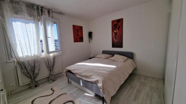 Appartement F3 à Mantes La Jolie 2 ch, balcon, parking et cave