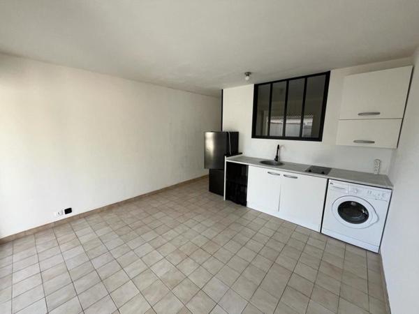 Appartement à louer 695 € CC LA ROCHELLE 1 pièce 31 m² DPE D