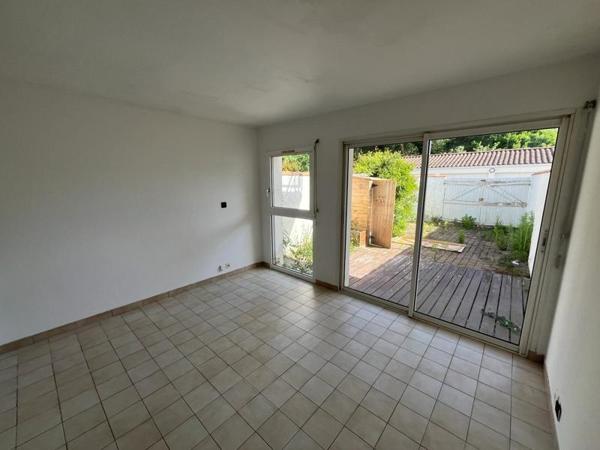 Appartement à louer 695 € CC LA ROCHELLE 1 pièce 31 m² DPE D