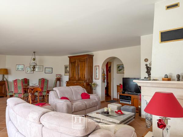 Maison
                                                                                                                                                                                                                                                                                                                        7 pièce(s)                                                                                                                                                                                                          4 chambre(s)                                                                                                                                                                                                          200  m²