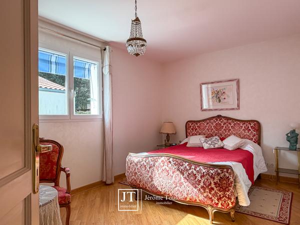 Maison
                                                                                                                                                                                                                                                                                                                        7 pièce(s)                                                                                                                                                                                                          4 chambre(s)                                                                                                                                                                                                          200  m²