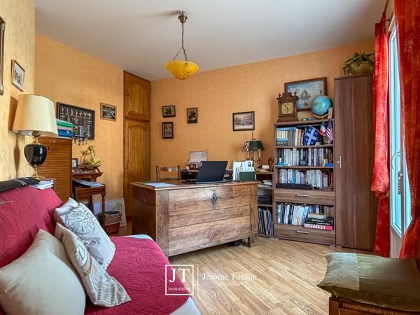 Maison
                                                                                                                                                                                                                                                                                                                        7 pièce(s)                                                                                                                                                                                                          4 chambre(s)                                                                                                                                                                                                          200  m²