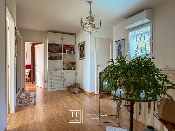 Maison
                                                                                                                                                                                                                                                                                                                        7 pièce(s)                                                                                                                                                                                                          4 chambre(s)                                                                                                                                                                                                          200  m²