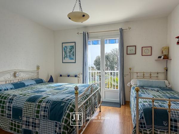 Maison
                                                                                                                                                                                                                                                                                                                        7 pièce(s)                                                                                                                                                                                                          4 chambre(s)                                                                                                                                                                                                          200  m²