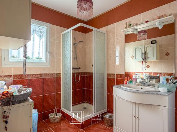 Maison
                                                                                                                                                                                                                                                                                                                        7 pièce(s)                                                                                                                                                                                                          4 chambre(s)                                                                                                                                                                                                          200  m²