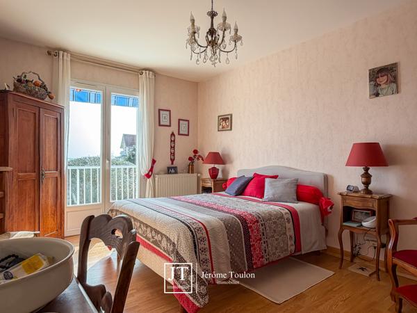 Maison
                                                                                                                                                                                                                                                                                                                        7 pièce(s)                                                                                                                                                                                                          4 chambre(s)                                                                                                                                                                                                          200  m²