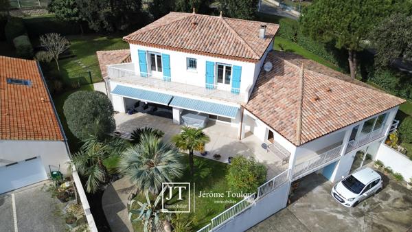 Maison
                                                                                                                                                                                                                                                                                                                        7 pièce(s)                                                                                                                                                                                                          4 chambre(s)                                                                                                                                                                                                          200  m²