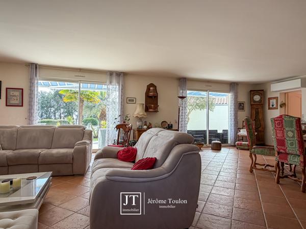 Maison
                                                                                                                                                                                                                                                                                                                        7 pièce(s)                                                                                                                                                                                                          4 chambre(s)                                                                                                                                                                                                          200  m²