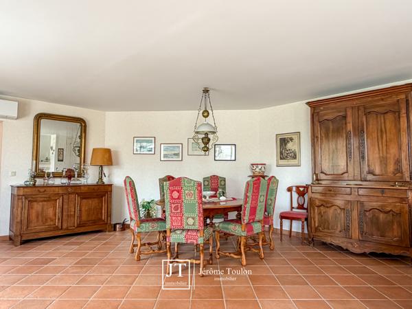 Maison
                                                                                                                                                                                                                                                                                                                        7 pièce(s)                                                                                                                                                                                                          4 chambre(s)                                                                                                                                                                                                          200  m²