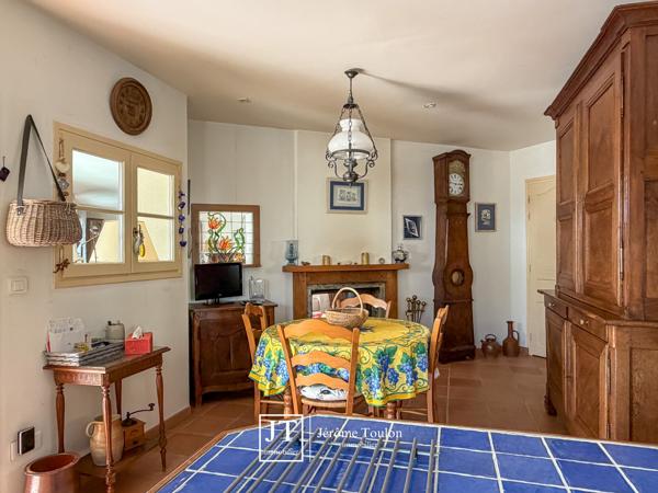 Maison
                                                                                                                                                                                                                                                                                                                        7 pièce(s)                                                                                                                                                                                                          4 chambre(s)                                                                                                                                                                                                          200  m²
