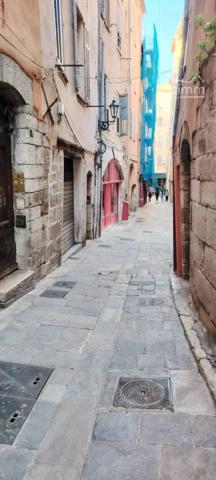 Local commercial de 20 m2 refait à neuf
