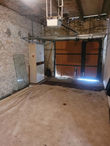 Mitoyenne 1 côté - 8 pièces - 187 m²