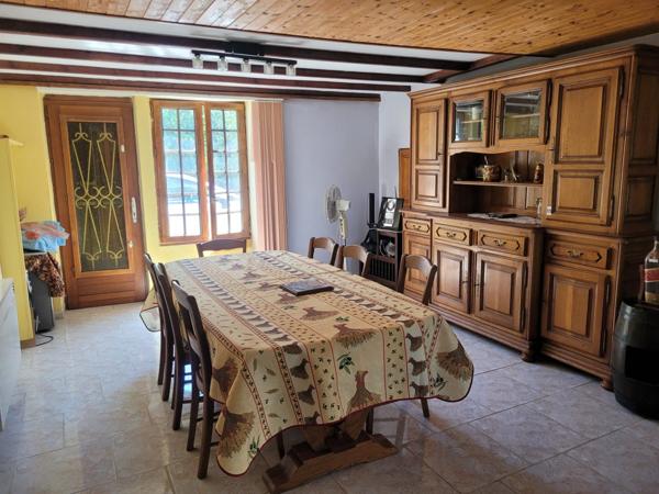 Mitoyenne 1 côté - 8 pièces - 187 m²