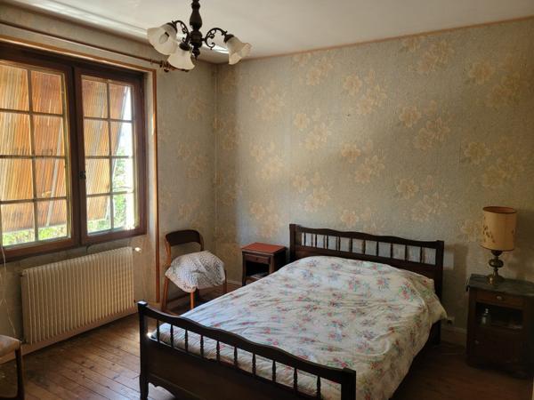 Mitoyenne 1 côté - 8 pièces - 187 m²