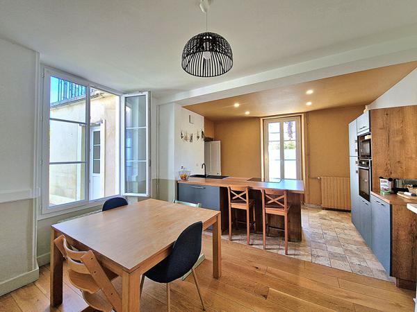 Maison Chateauneuf Sur Sarthe 8 pièce(s) 216 m2