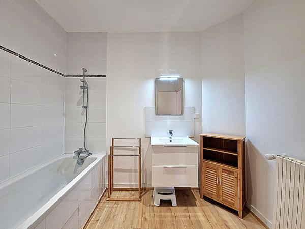 Maison Chateauneuf Sur Sarthe 8 pièce(s) 216 m2