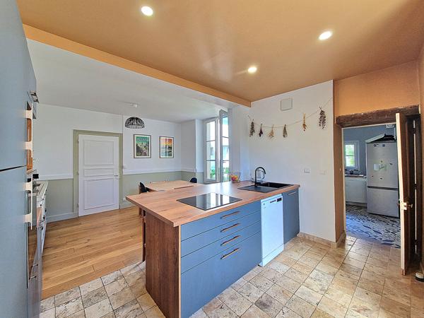 Maison Chateauneuf Sur Sarthe 8 pièce(s) 216 m2