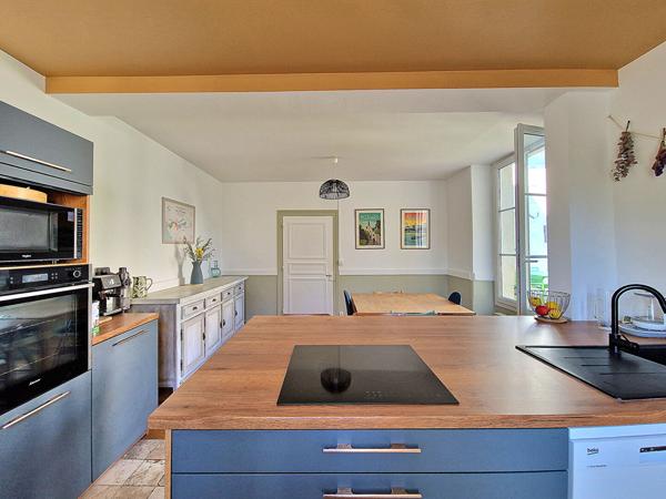 Maison Chateauneuf Sur Sarthe 8 pièce(s) 216 m2