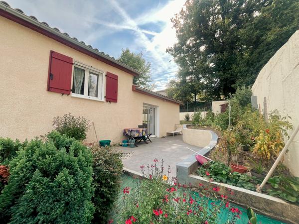 Baisse de prix : Villa Cosy Saint Priest en Jarez d'environ 90 m² habitables sur 525m² de terrain au calme vue dégagée