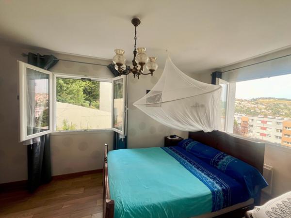 Baisse de prix : Villa Cosy Saint Priest en Jarez d'environ 90 m² habitables sur 525m² de terrain au calme vue dégagée