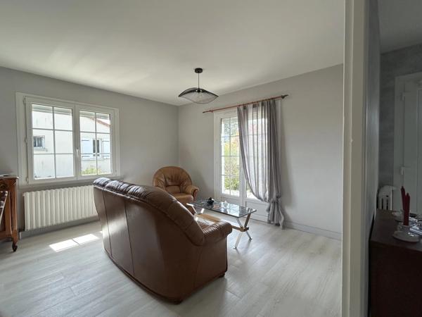 MAISON SUR SOUS-SOL NEUVILLE DE POITOU