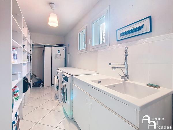 BELLE MAISON NEOROVENCALE sur parc de 3000m² Salleboeuf (33370)