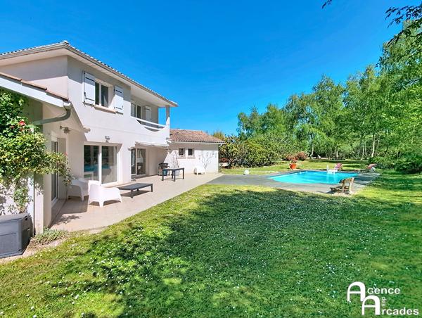 BELLE MAISON NEOROVENCALE sur parc de 3000m² Salleboeuf (33370)