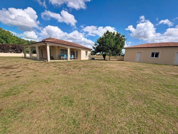 SAINT-PIERRE-D'EYRAUD : Maison 5 pièces de 118 m² avec grand garage et jardin