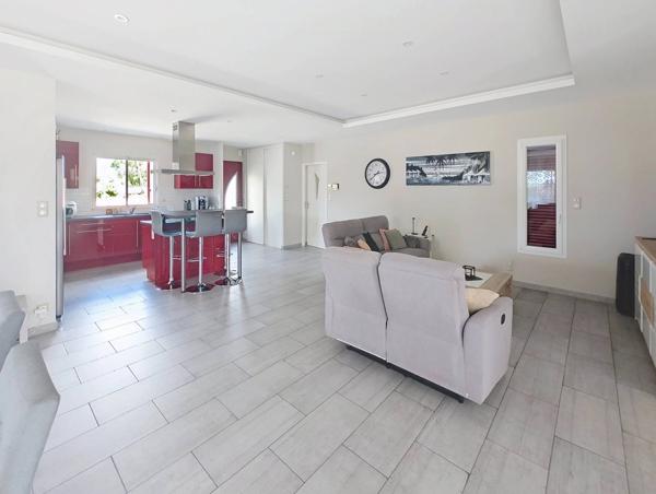 SAINT-PIERRE-D'EYRAUD : Maison 5 pièces de 118 m² avec grand garage et jardin