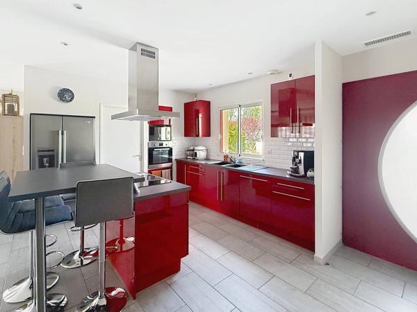 SAINT-PIERRE-D'EYRAUD : Maison 5 pièces de 118 m² avec grand garage et jardin