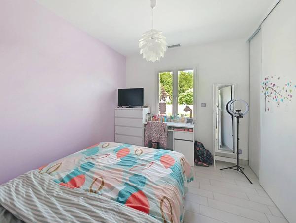 SAINT-PIERRE-D'EYRAUD : Maison 5 pièces de 118 m² avec grand garage et jardin