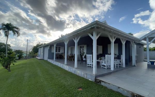 Maison à vendre    7 pièces •  Baie-Mahault