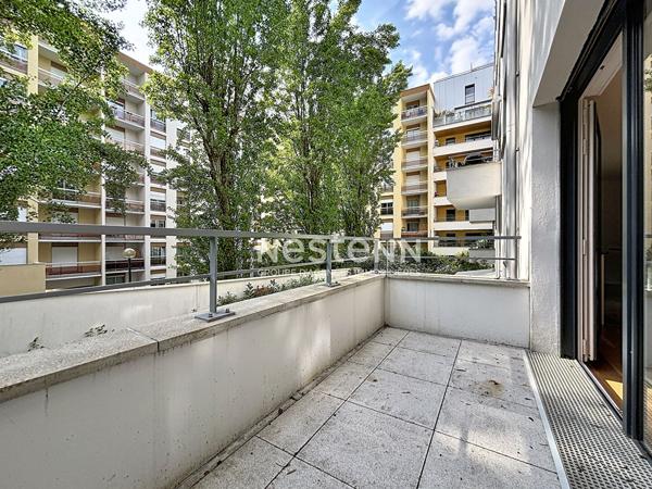 ISSY LES MOULINEAUX - QUARTIER LA FERME - Vente Appartement 3 pièces traversant avec balcon