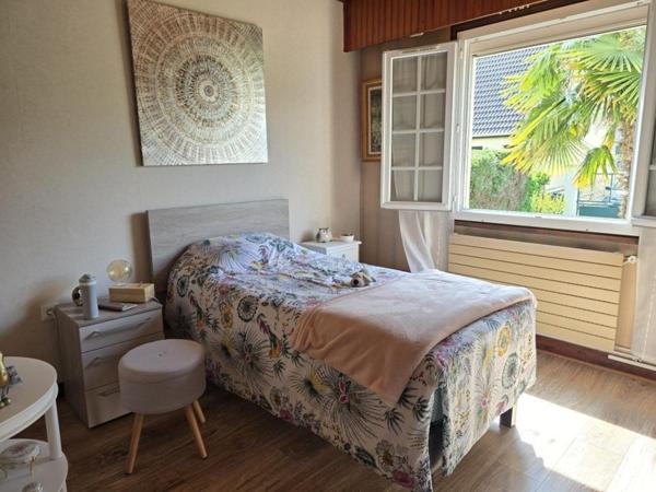 IDEAL INVESTISSEURS ! Ensemble immobilier composé d'une maison d'habitation et d'un bâtiment à aménager