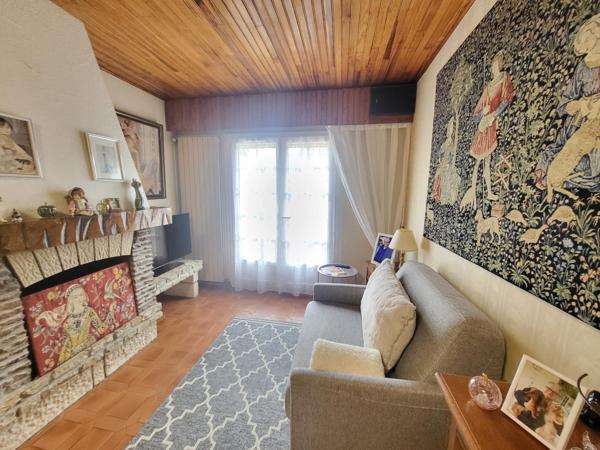 IDEAL INVESTISSEURS ! Ensemble immobilier composé d'une maison d'habitation et d'un bâtiment à aménager