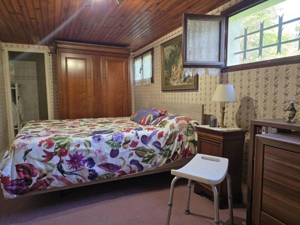 IDEAL INVESTISSEURS ! Ensemble immobilier composé d'une maison d'habitation et d'un bâtiment à aménager