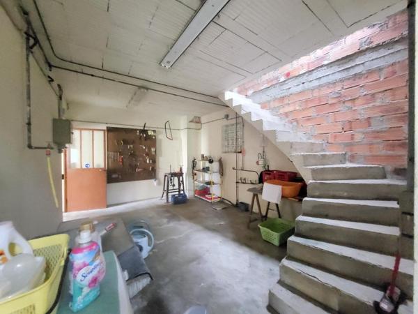 IDEAL INVESTISSEURS ! Ensemble immobilier composé d'une maison d'habitation et d'un bâtiment à aménager