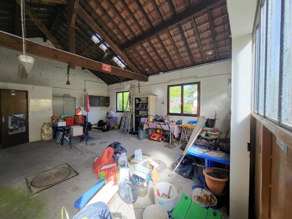 IDEAL INVESTISSEURS ! Ensemble immobilier composé d'une maison d'habitation et d'un bâtiment à aménager