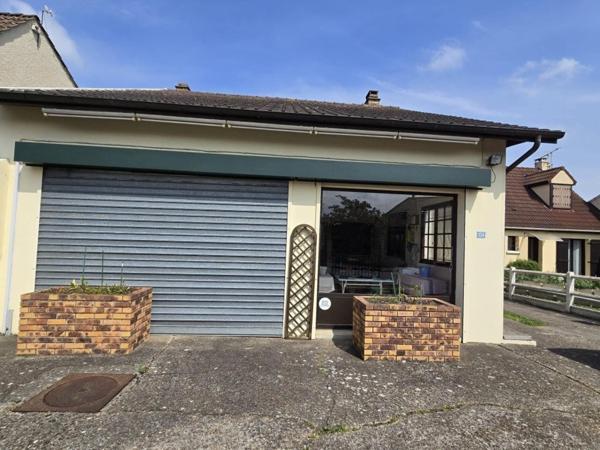 IDEAL INVESTISSEURS ! Ensemble immobilier composé d'une maison d'habitation et d'un bâtiment à aménager