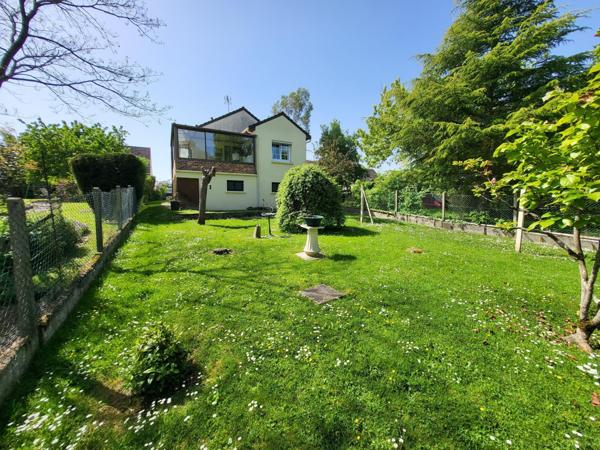 IDEAL INVESTISSEURS ! Ensemble immobilier composé d'une maison d'habitation et d'un bâtiment à aménager