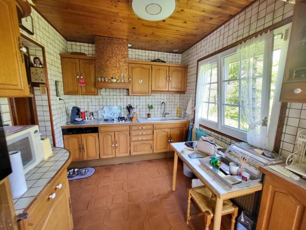 IDEAL INVESTISSEURS ! Ensemble immobilier composé d'une maison d'habitation et d'un bâtiment à aménager