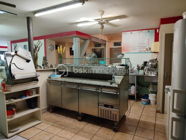 OPPORTUNITÉ EN OR À MONTESCOT ! 🎯 💥 MURS COMMERCIAUX ET-OU FOND À SAISIR RAPIDEMENT 💥

En plein cœur du charmant village de Montescot, venez découvrir ce local commercial à fort potentiel 💼🍕🌞
Actuellement exploité en restauration rapide/snack/pizzeria avec places assises – déjà un locataire en place, vous pouvez investir  selon vos projets !

💰 Loyer actuel : 910€/mois + taxe foncière (à la charge du locataire)
📜 Bail 3/6/9
🏡 Emplacement topissime : visibilité, passage, vie de village – tout y est !
🚀 Fort potentiel de développement pour les investisseurs malins 🧠💡
🍽️ Fonds de commerce disponible en supplément 55000€ pour ceux qui veulent se lancer ou poursuivre l’activité !

👉 Que vous soyez investisseur ou entrepreneur, c’est le moment de sauter sur cette pépite locale !
📞 Contactez-moi vite avant qu’il ne soit trop tard ! 1er contact par téléphone.