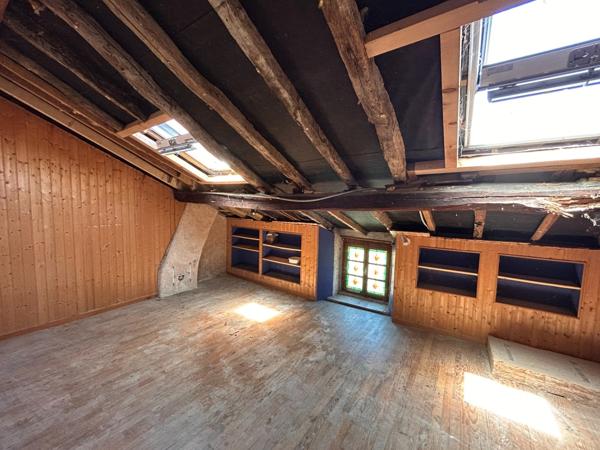 Maison de ville lumineuse de 130m² avec jardin clos, plein sud, sans vis-à-vis et un parking privatif