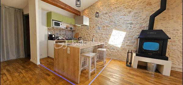 🏡 IMMEUBLE DE RAPPORT DE CARACTÈRE • ≈ 8 % DE RENTABILITÉ BRUTE ESTIMÉE • PUÉCHABON (34)

✨ Investissez dans un bien qui allie charme, rentabilité et emplacement d'exception.

Aux portes de Saint-Guilhem-le-Désert, à seulement 5 minutes d'Aniane et 30 minutes de Montpellier, découvrez cet immeuble de rapport entièrement rénové d'environ 180 m², situé au cœur du village authentique de Puéchabon.

Un secteur recherché où la demande locative est soutenue toute l'année et où l'activité touristique ne cesse de se développer.


---

🏠 L'immeuble comprend :

🔹 Local commercial d'environ 58 m² avec mezzanine

🔹 Appartement T2 d'environ 60 m²

🔹 Appartement T3 d'environ 63 m²

⚡ 3 compteurs électriques indépendants pour une gestion locative simplifiée.


---

✨ Des prestations qui font la différence

✔️ Rénovation de qualité

✔️ Climatisation réversible

✔️ Poêle à bois

✔️ Double vitrage

✔️ Pierres apparentes

✔️ Parquet et terres cuites

✔️ Aucun gros travaux à prévoir

Un bien qui conserve tout le cachet de l'ancien tout en offrant le confort recherché par les locataires et les voyageurs.


---

💡 Plusieurs stratégies d'exploitation

• Location longue durée

• Location meublée

• Location saisonnière

• Local commercial + revenus locatifs

• Résidence principale avec revenus complémentaires


---

📊 Les chiffres

💰 260 000 € Honoraires d'agence inclus

📈 Rentabilité brute estimée : ≈ 8 %


---

🌿 Un emplacement qui crée de la valeur

À quelques minutes de Saint-Guilhem-le-Désert, des Gorges de l'Hérault, du Pont du Diable et de nombreux sites naturels, ce bien bénéficie d'un environnement particulièrement recherché, aussi bien par les habitants que par les touristes.

Les immeubles réunissant emplacement, cachet, rénovation et potentiel locatif deviennent rares sur le marché.

📞 Vous souhaitez organiser une visite ? Contactez-nous dès aujourd'hui.